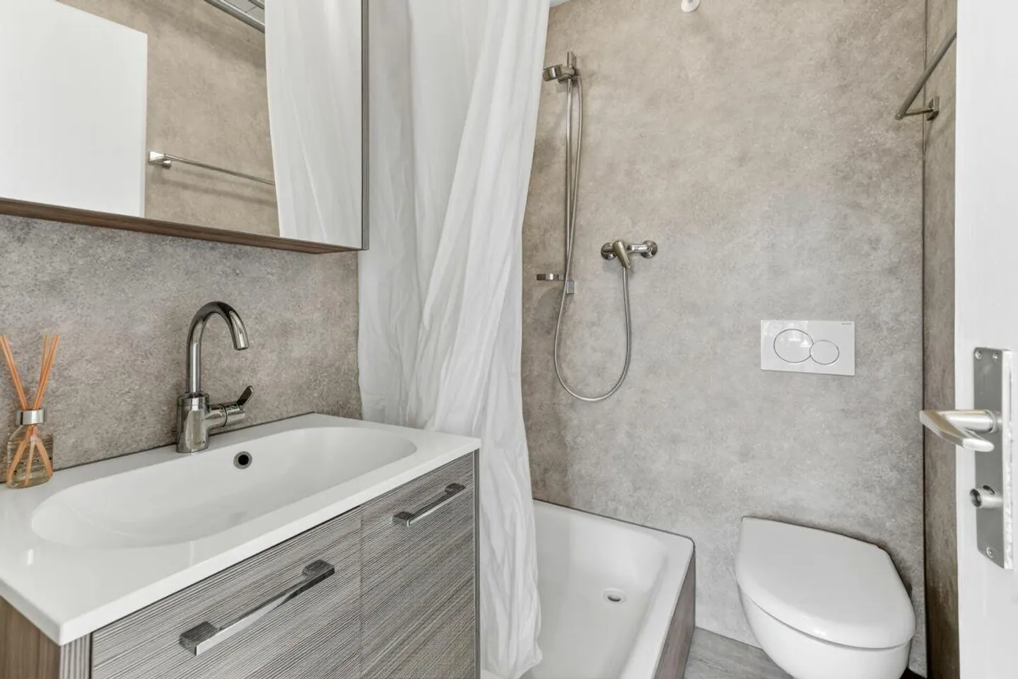 Historical charm meets modern comfort - Single-family house with a separate apartment - Photo 26 of 30