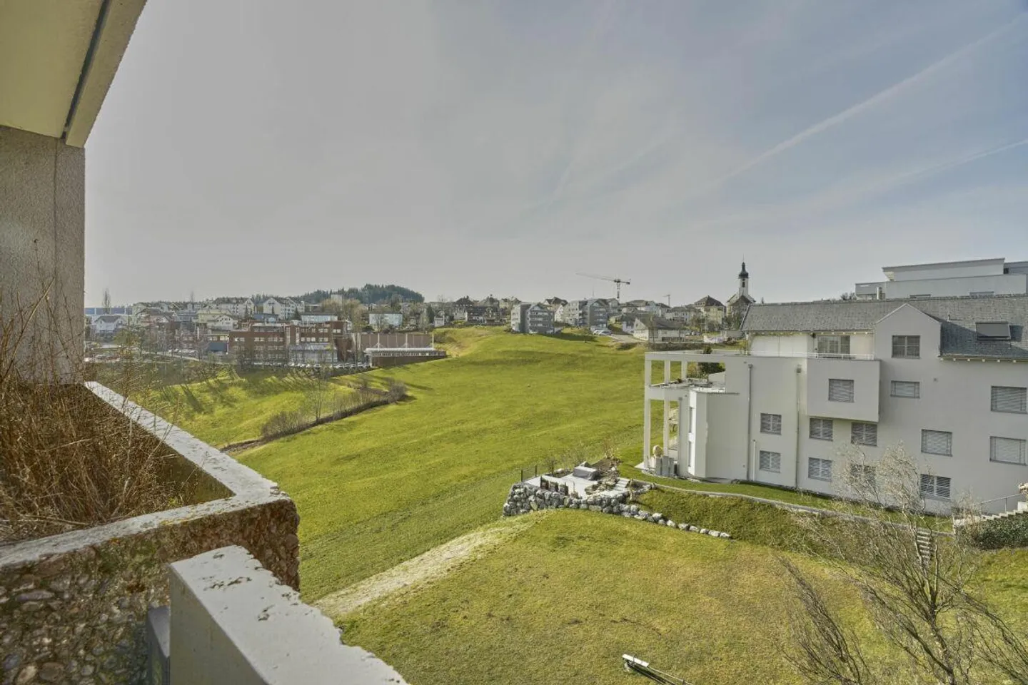 Spacious apartment with a view of greenery! - Photo 1 of 12