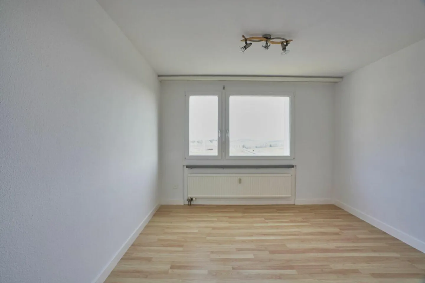 Spacious apartment with a view of greenery! - Photo 7 of 12
