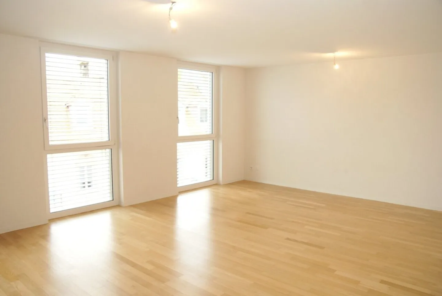 SPAZIOSO appartamento di 4,5 locali di 136 m2 situato in un edificio moderno - Foto 2 di 13