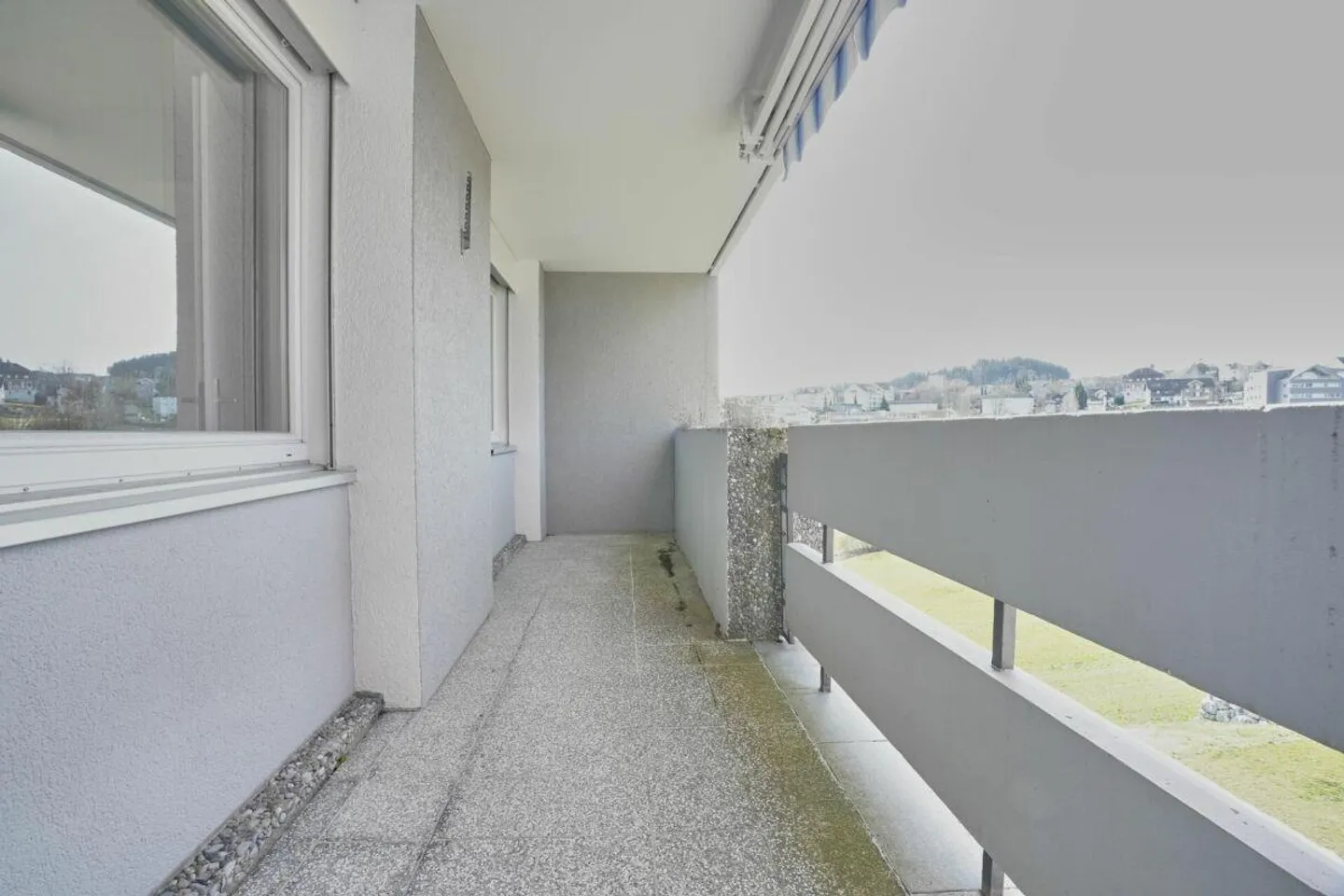 Spacious apartment with a view of greenery! - Photo 10 of 12