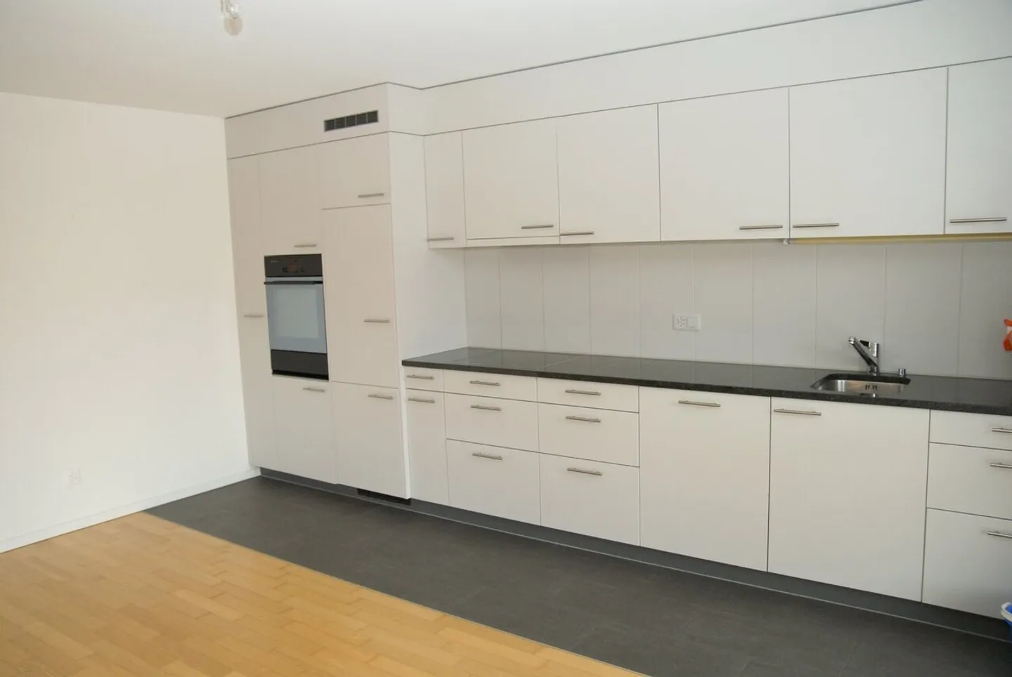 SPAZIOSO appartamento di 4,5 locali di 136 m2 situato in un edificio moderno - Foto 3 di 13