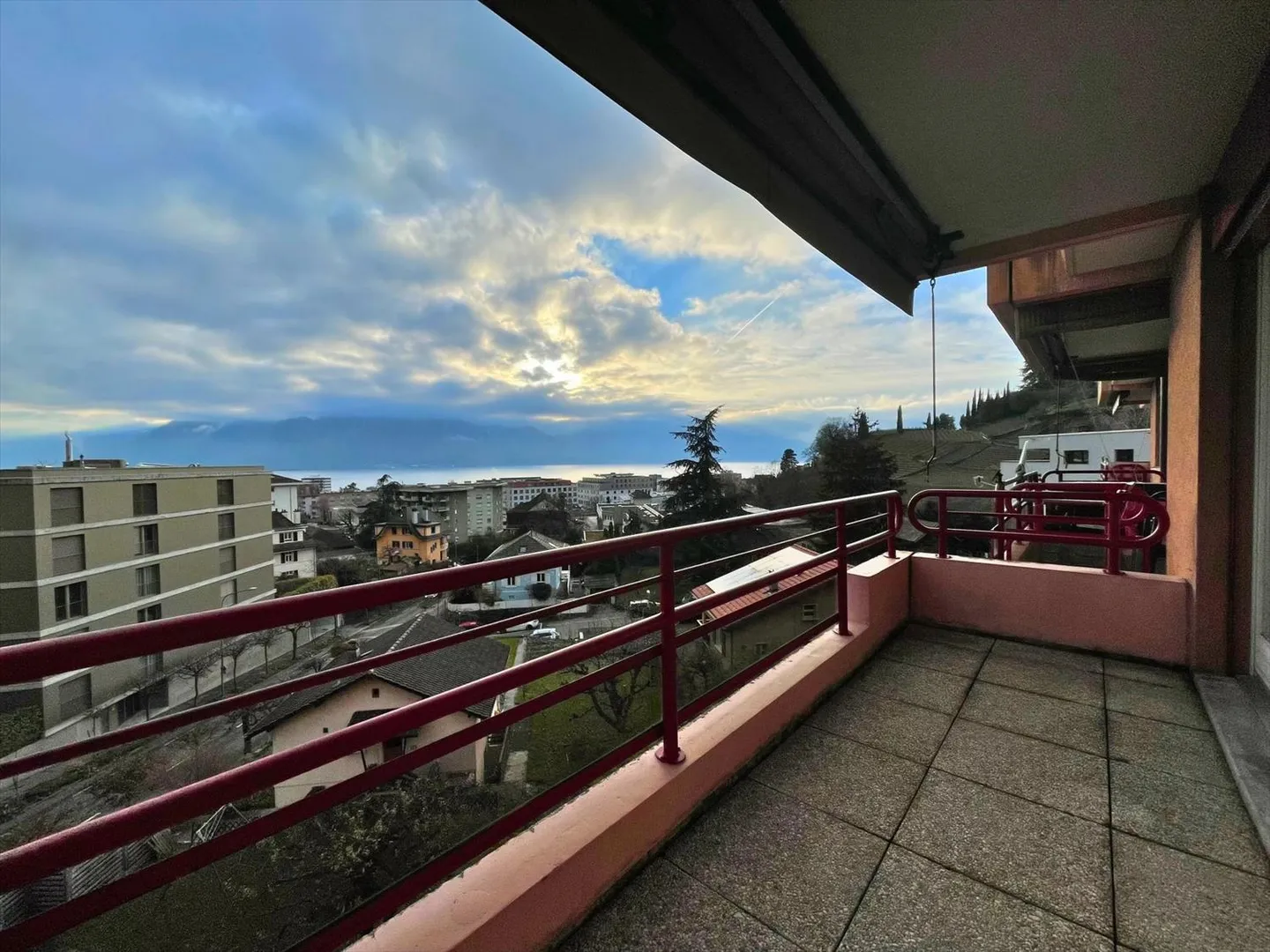 2-room apartment on the 4th floor with lake view. - Photo 6 of 7