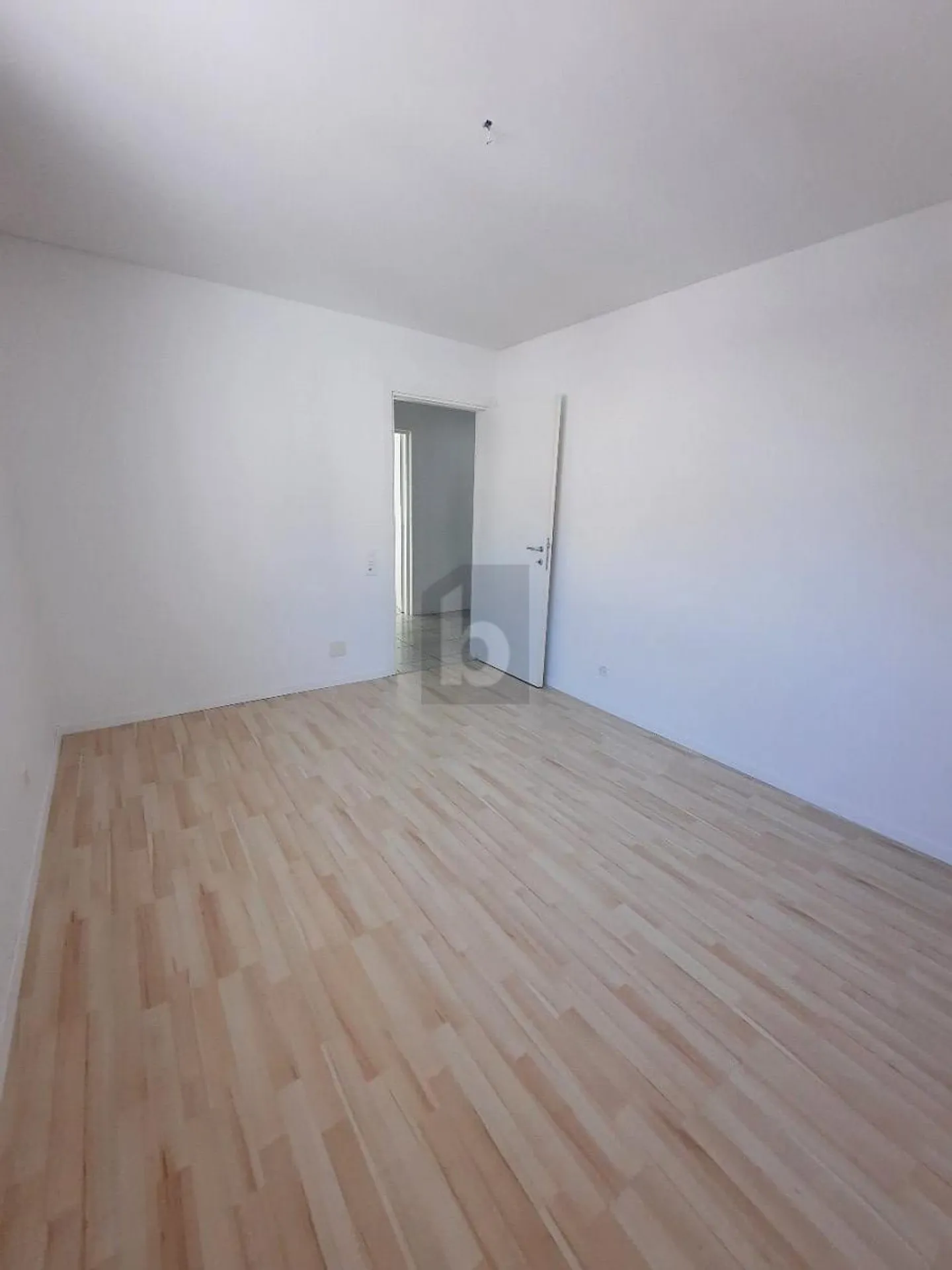 Attique spacieux avec jardin privé - Photo 3 sur 5