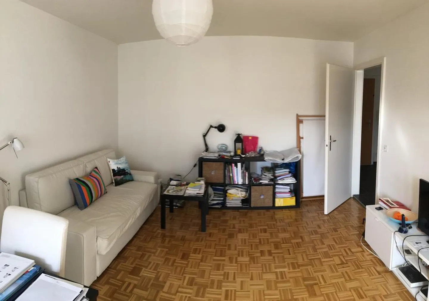 Bright 2.5-room apartment in the St. Johann district - Photo 2 of 4