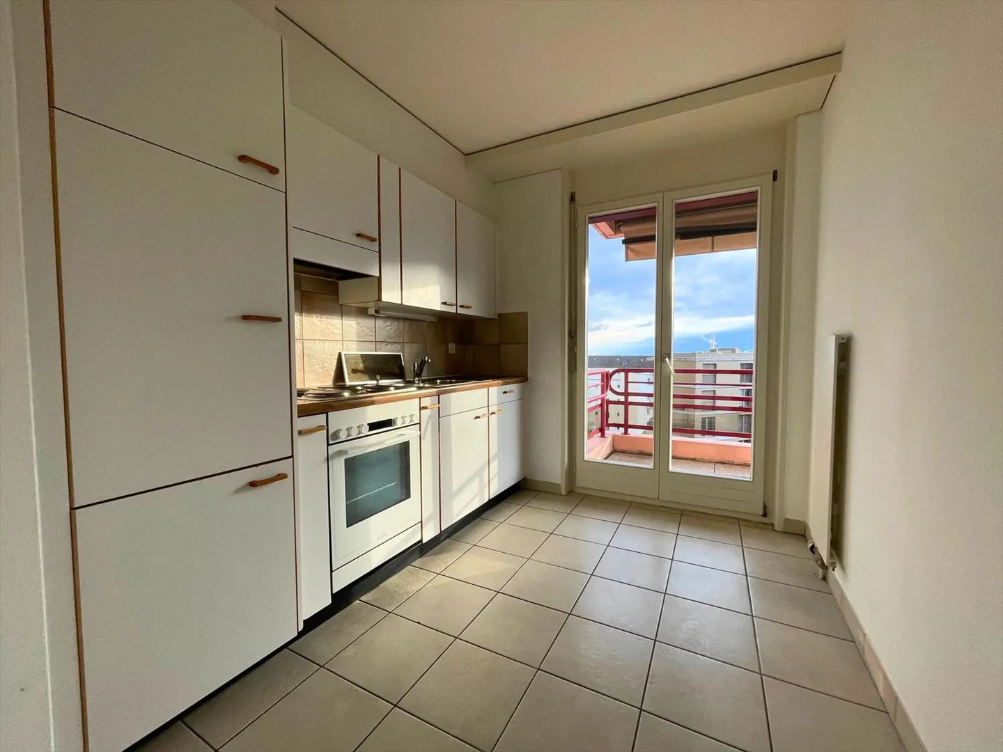 2-room apartment on the 4th floor with lake view. - Photo 7 of 7