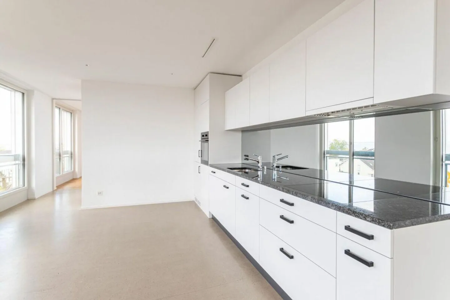 MODERN apartment seeks new tenant - Photo 3 of 10