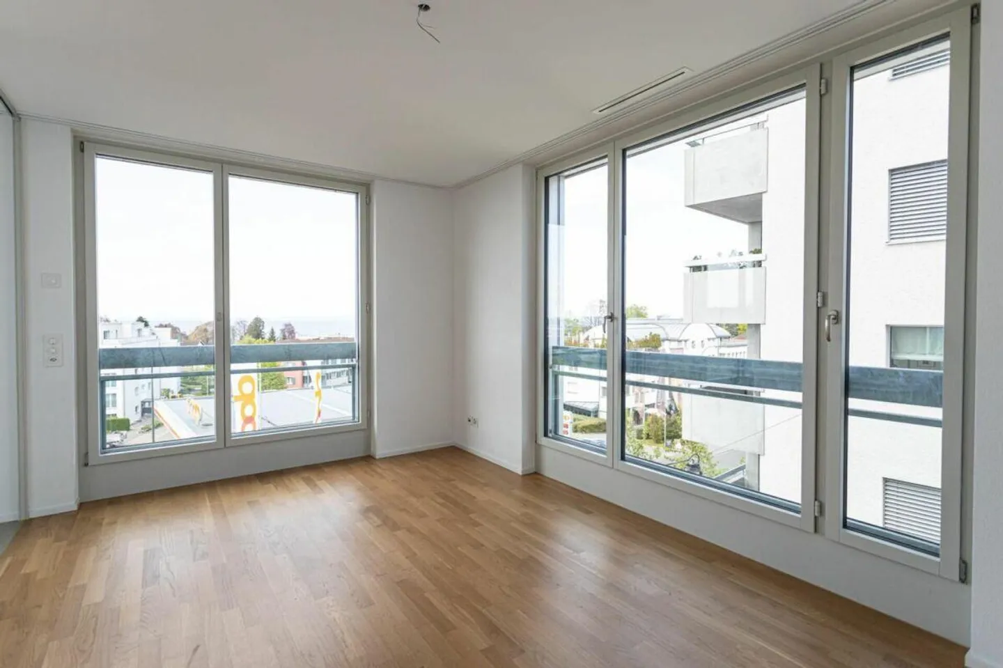 MODERN apartment seeks new tenant - Photo 8 of 10