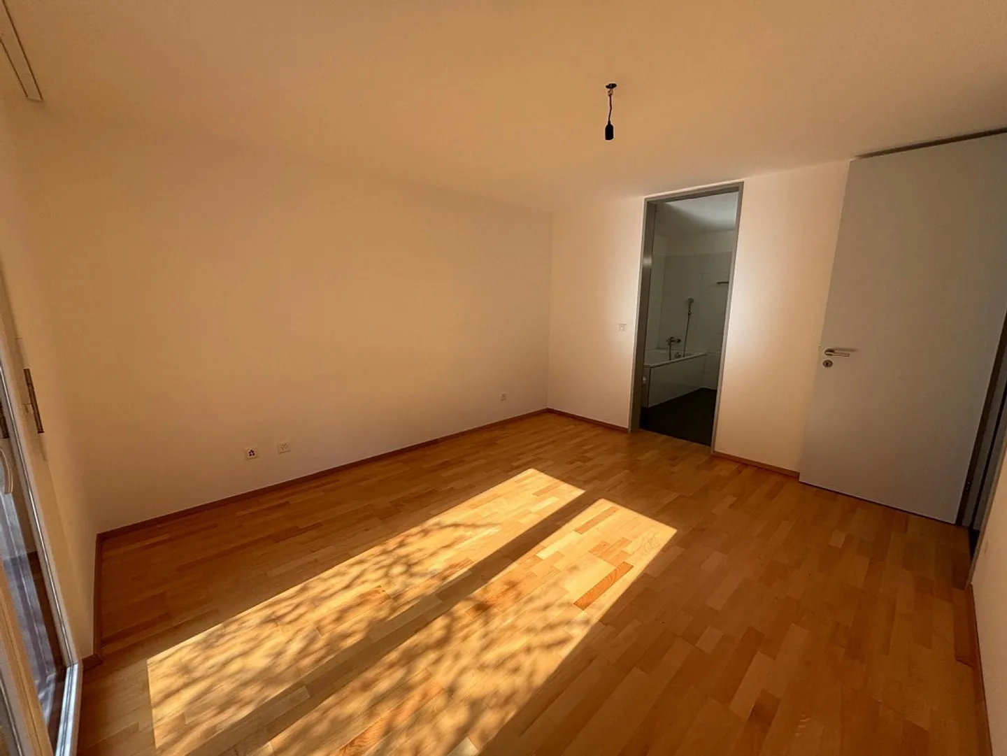 Appartamento 3.5 locali con area salotto e ascensore a Domat/Ems - disponibile immediatamente - Foto 9 di 17