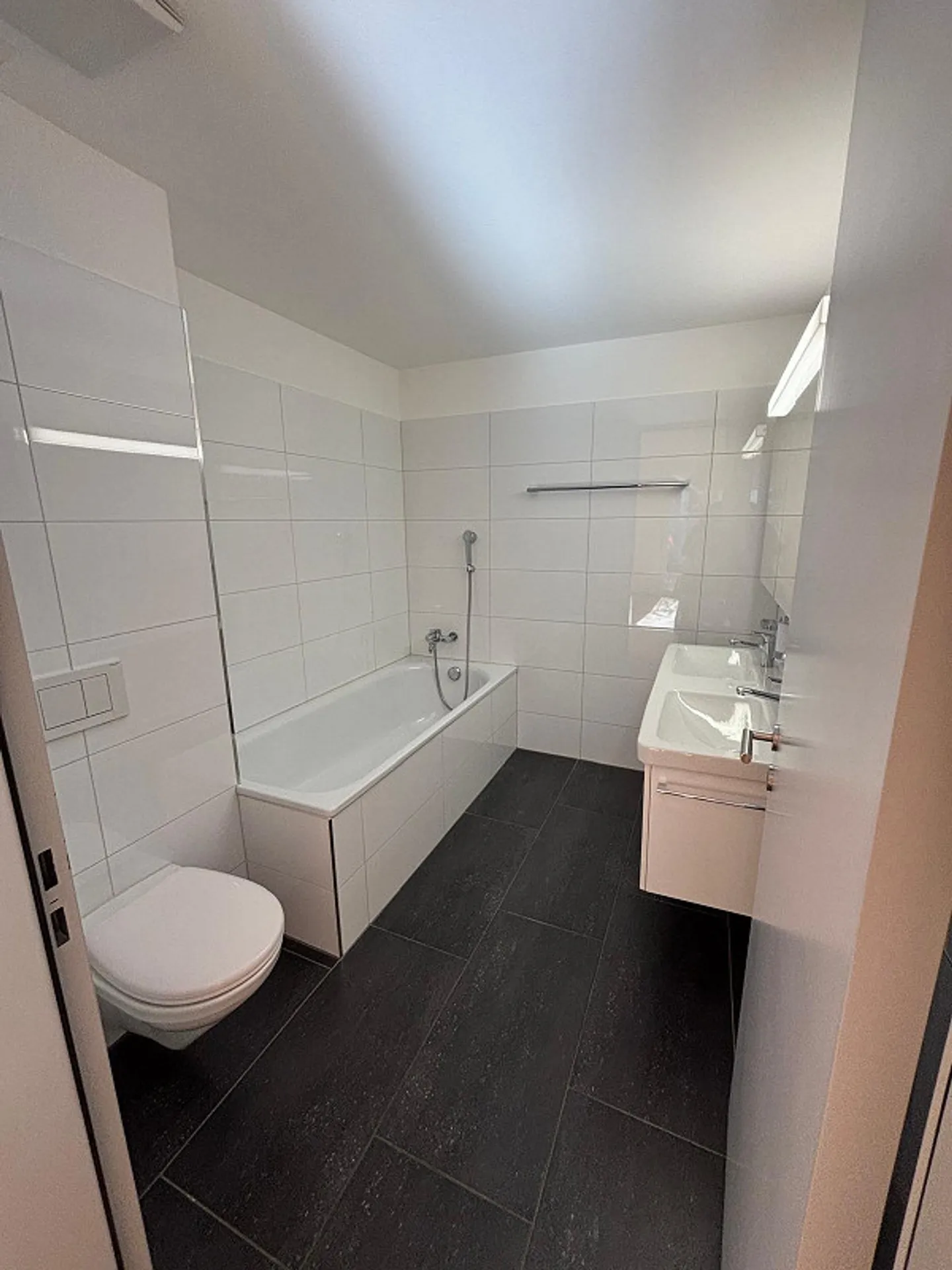 Appartamento 3.5 locali con area salotto e ascensore a Domat/Ems - disponibile immediatamente - Foto 11 di 17
