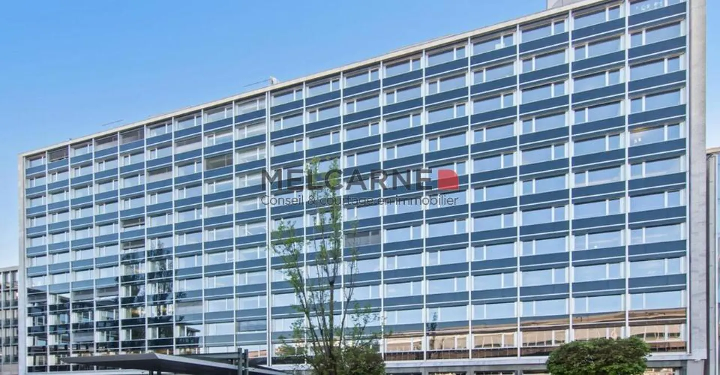 Offices of approx. 358 m² - Plug & Play - Photo 1 of 5