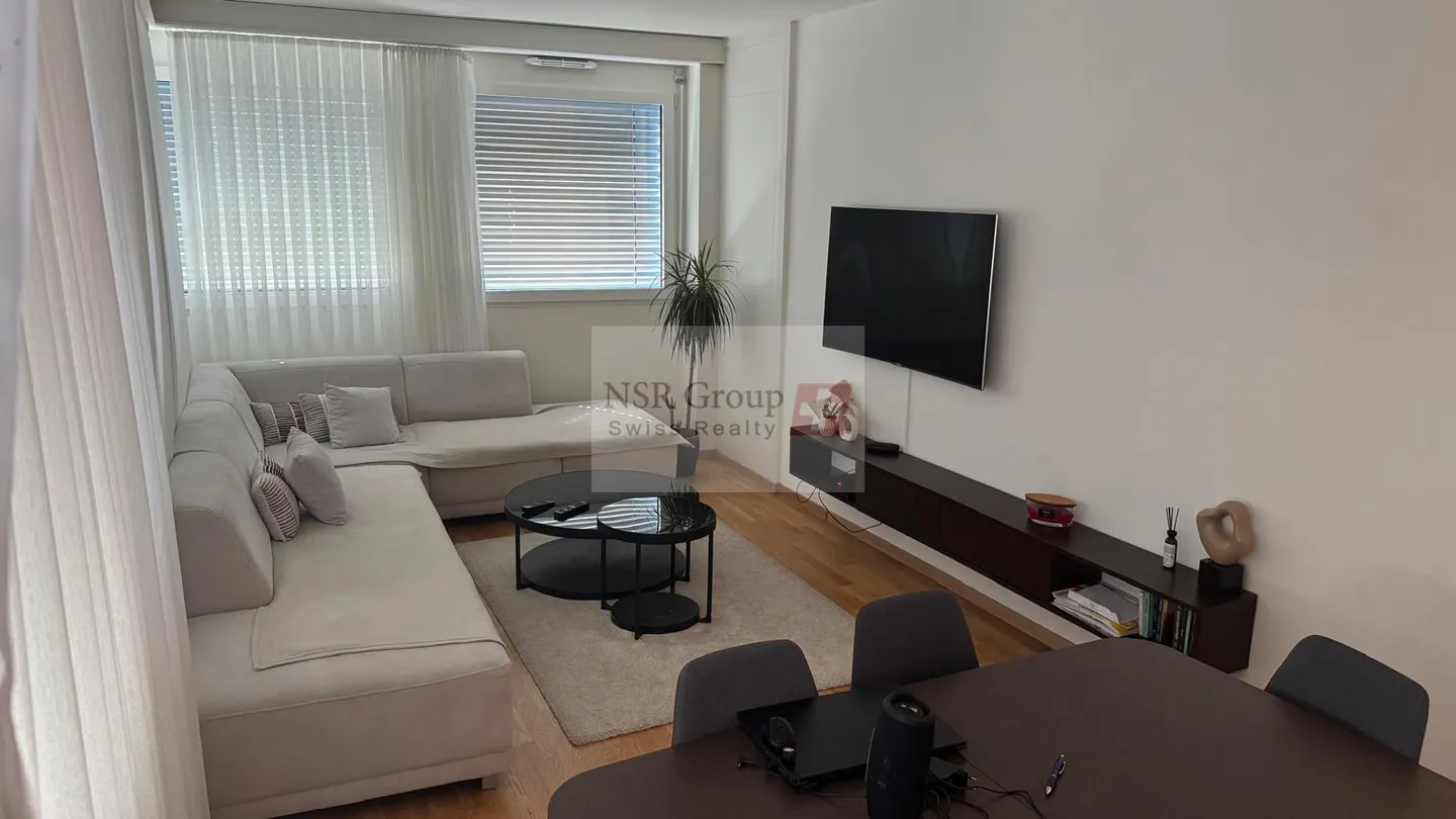 Elegant 5-room renovated apartment in the sought-after district of Carouge - Photo 1 of 4