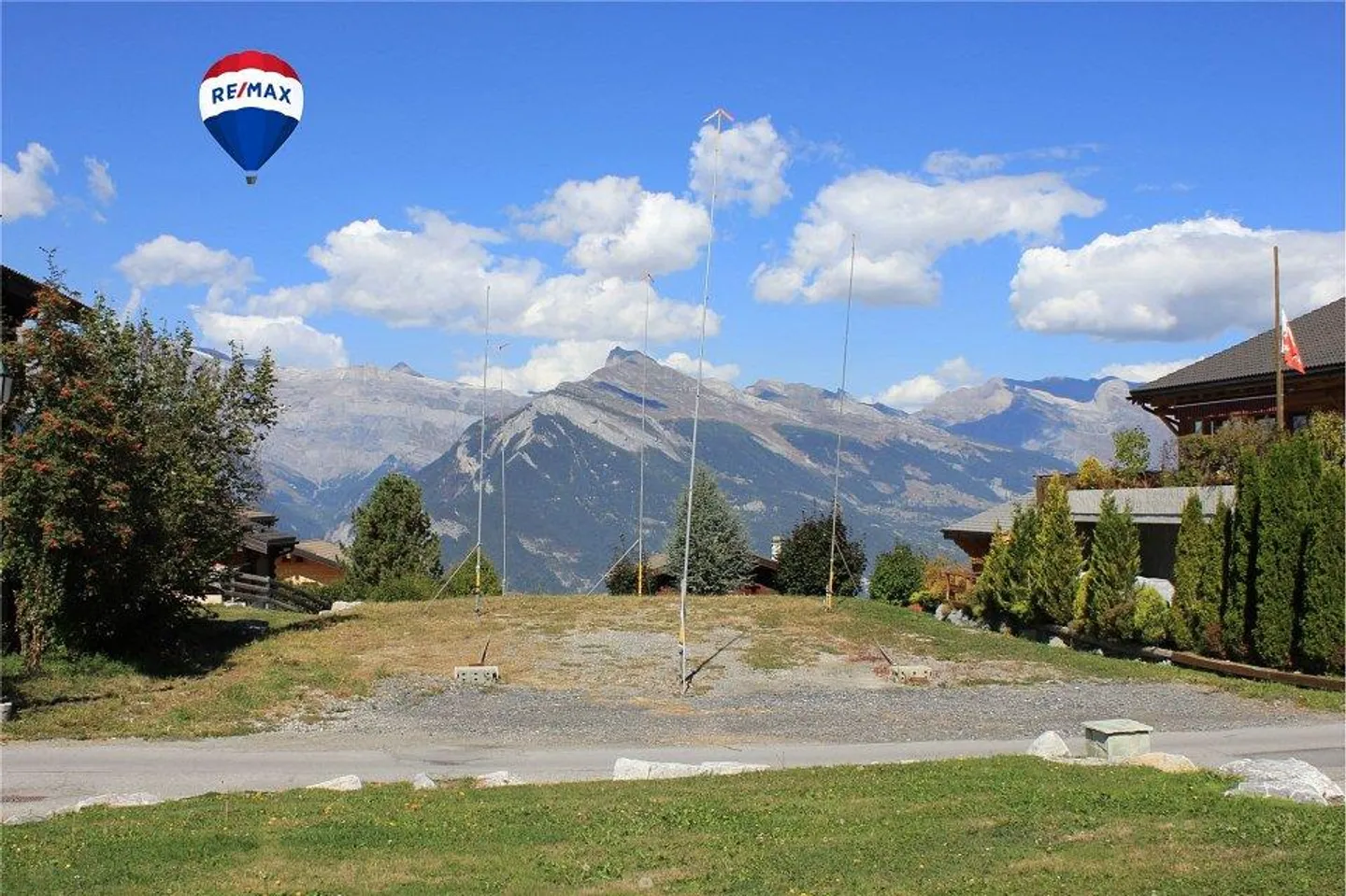 Building plot with project, free of mandate - Photo 1 of 5