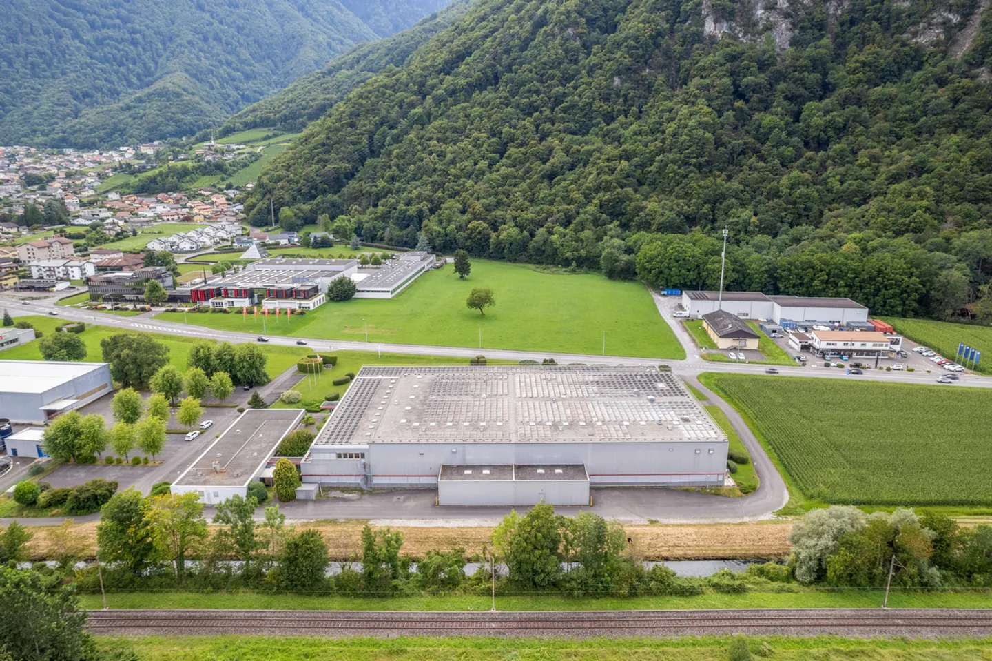 8'400 m² - Logistik/Labor/Fabrik - Eingang Wallis - Foto 11 von 12