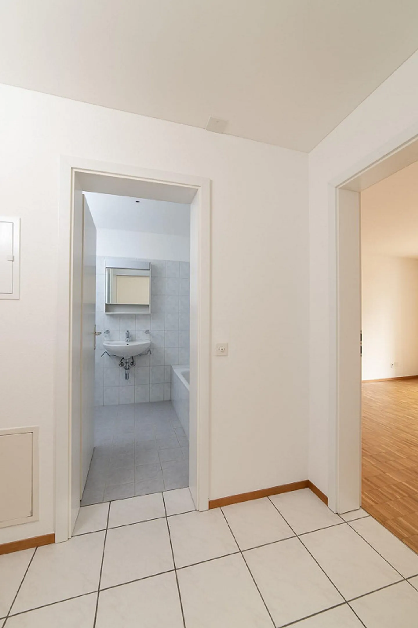 Ground Floor Apartment with Balcony - Photo 5 of 9