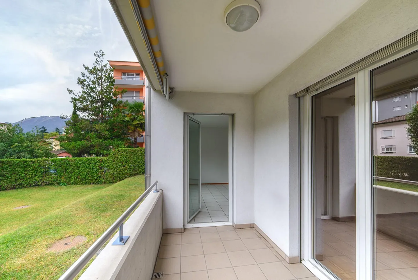 Ground Floor Apartment with Balcony - Photo 9 of 9