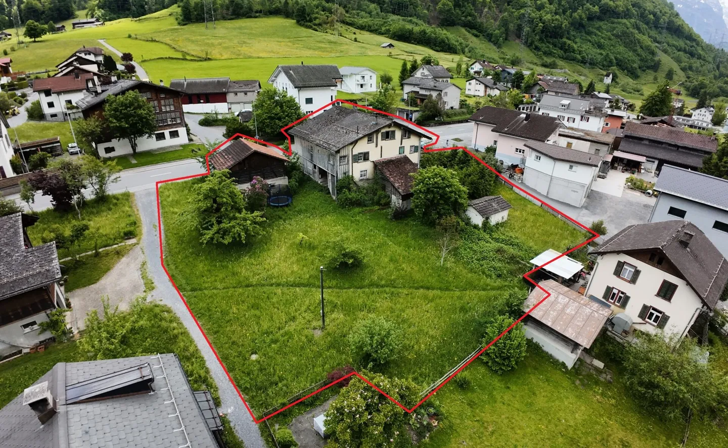 1658 m² Bauland in attraktiver Lage mit Mehrfamilienhaus, Remise und Garagenbox! - Photo 1 sur 19