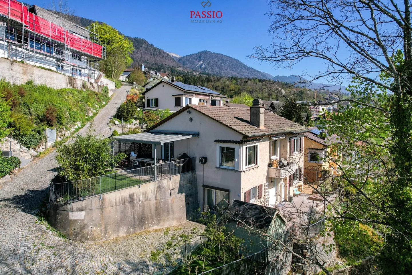 Maison individuelle de 5,5 pièces bien entretenue avec vue imprenable sur les Alpes - Photo 1 sur 27