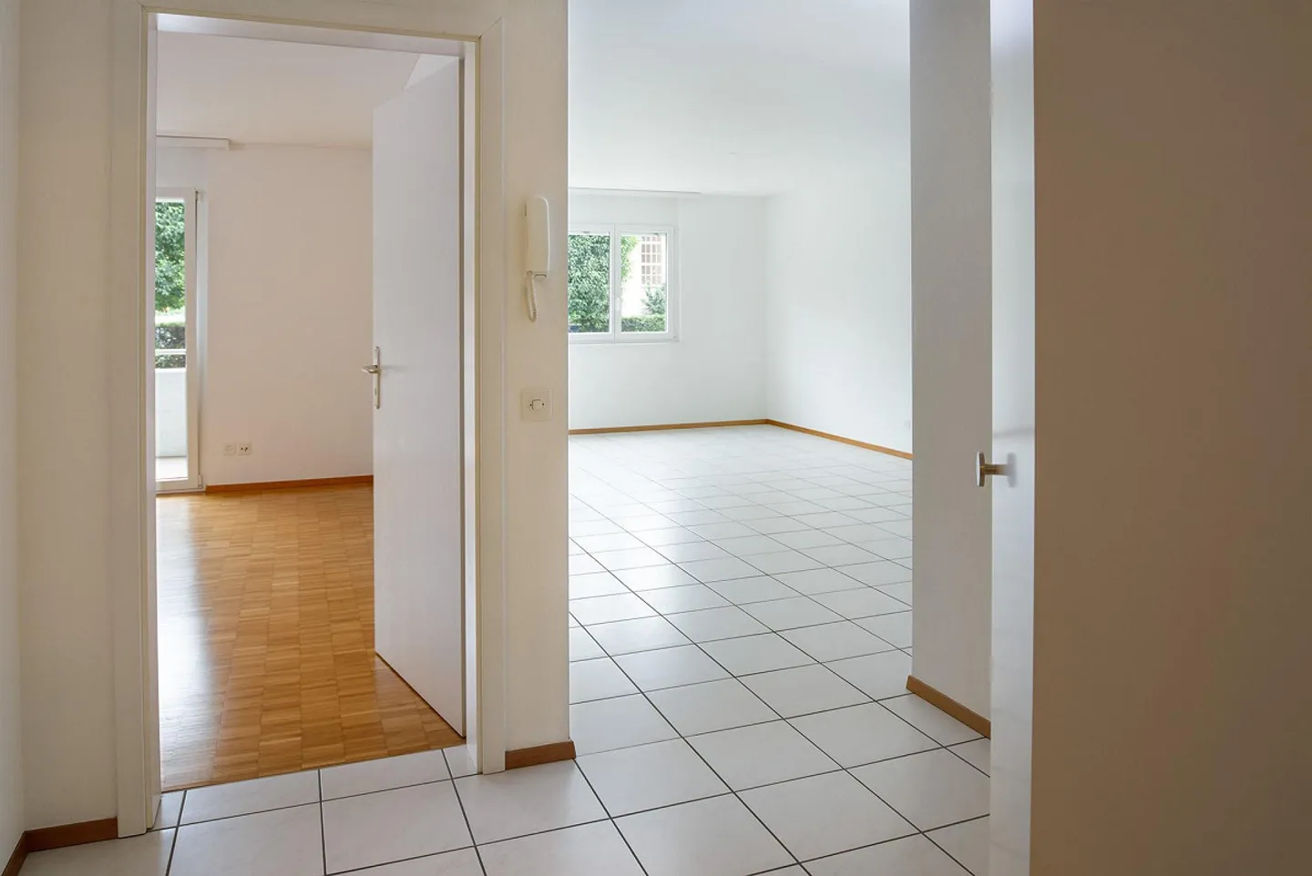 Ground Floor Apartment with Balcony - Photo 8 of 9