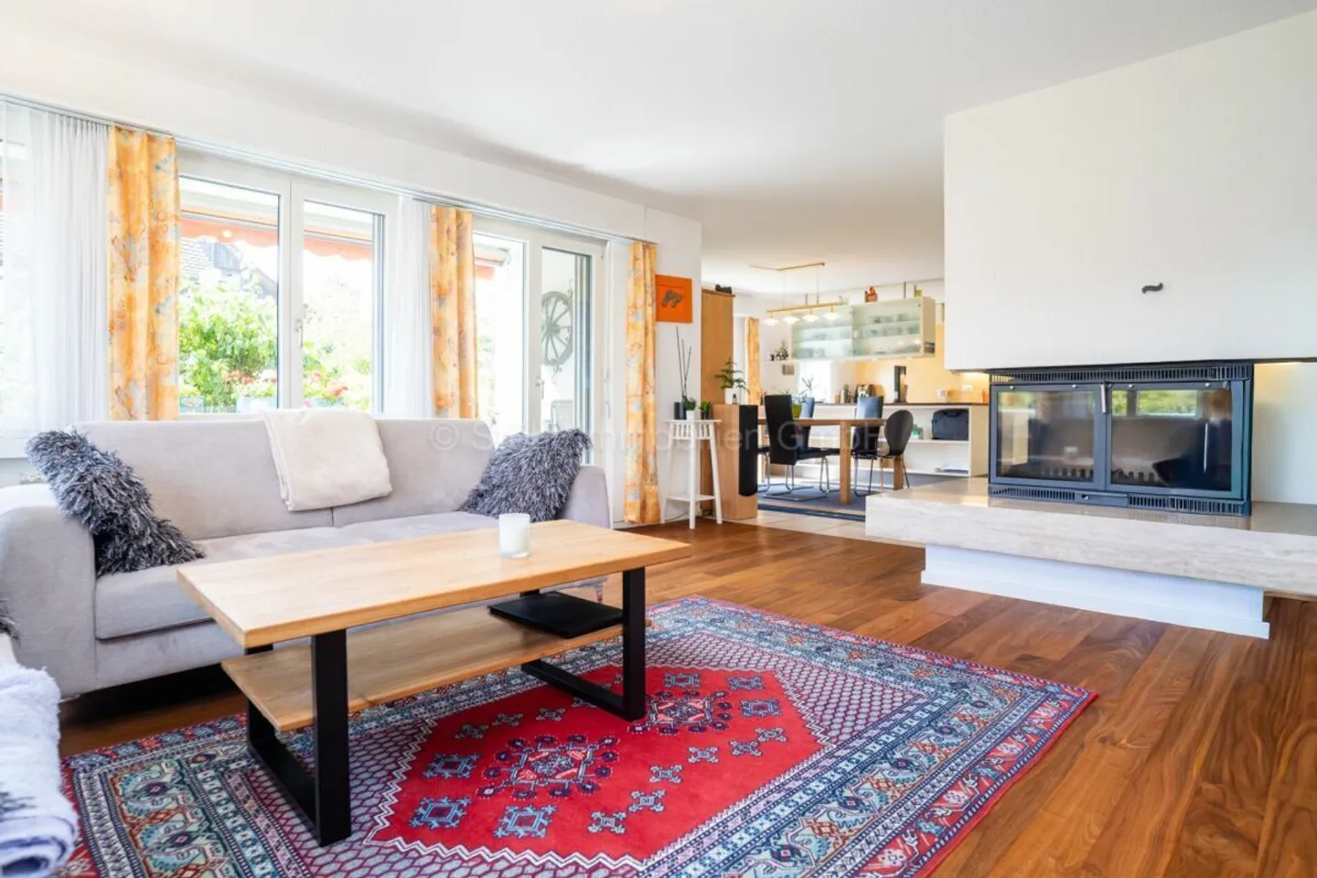 Maison individuelle spacieuse de 6,5 pièces avec un bel environnement - Photo 4 sur 24