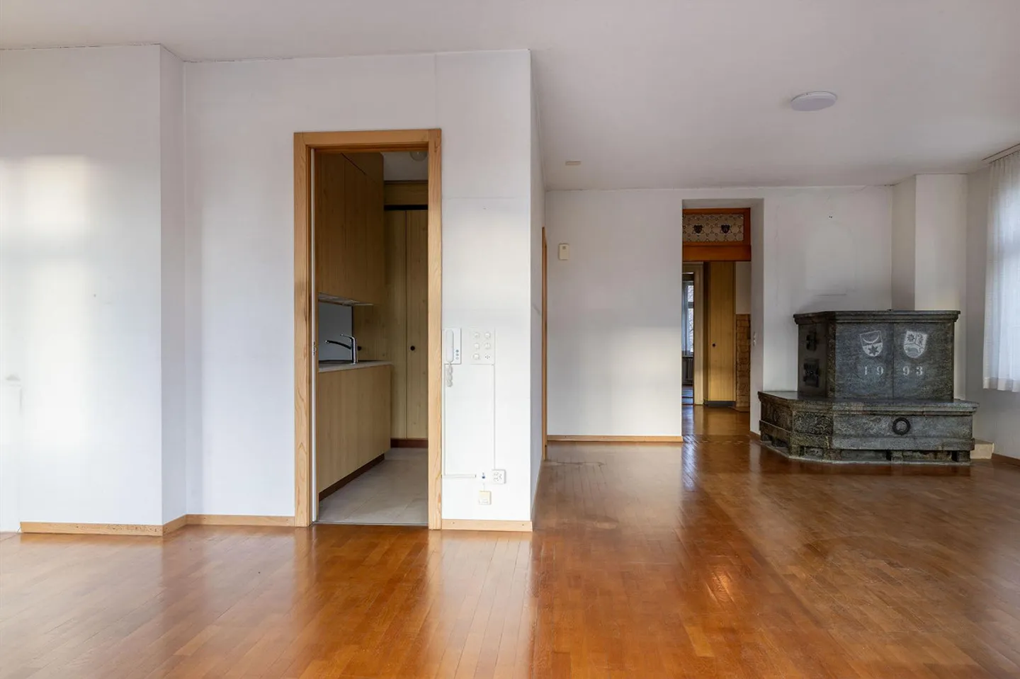 Maison multi-familiale historique avec 3 appartements et piscine - Photo 8 sur 18