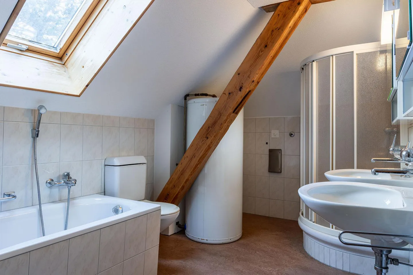 Maison multi-familiale historique avec 3 appartements et piscine - Photo 11 sur 18