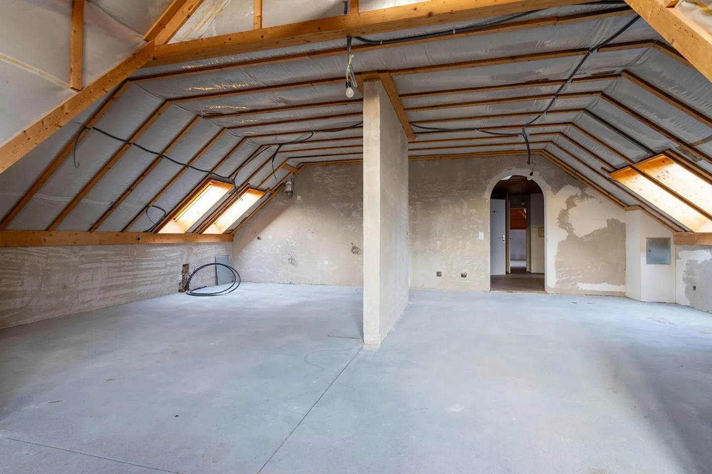 Maison multi-familiale historique avec 3 appartements et piscine - Photo 14 sur 18