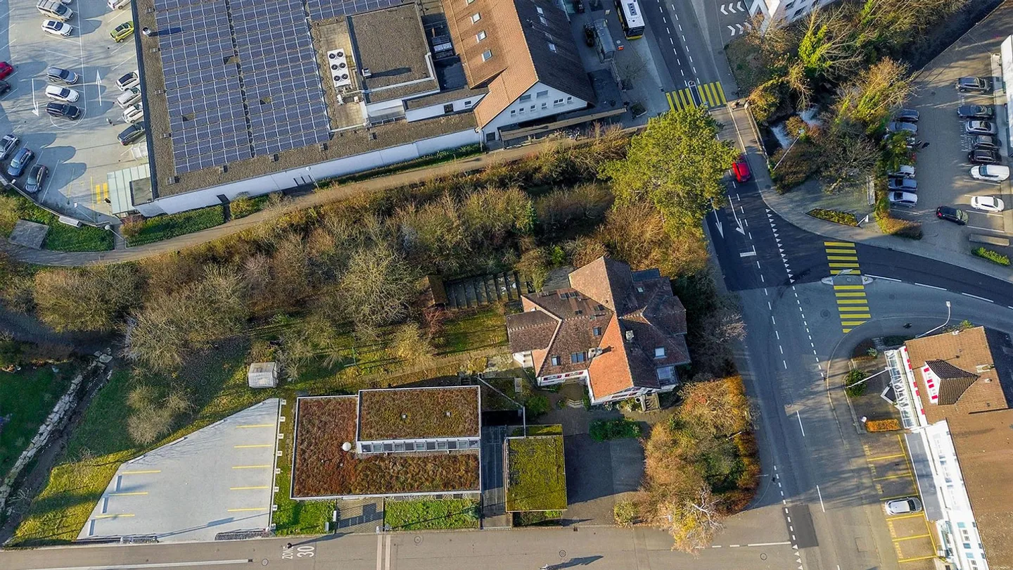 Maison multi-familiale historique avec 3 appartements et piscine - Photo 17 sur 18