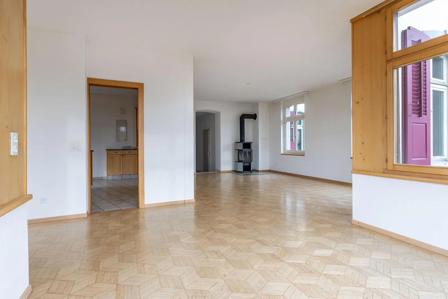 Maison multi-familiale historique avec 3 appartements et piscine - Photo 3 sur 18