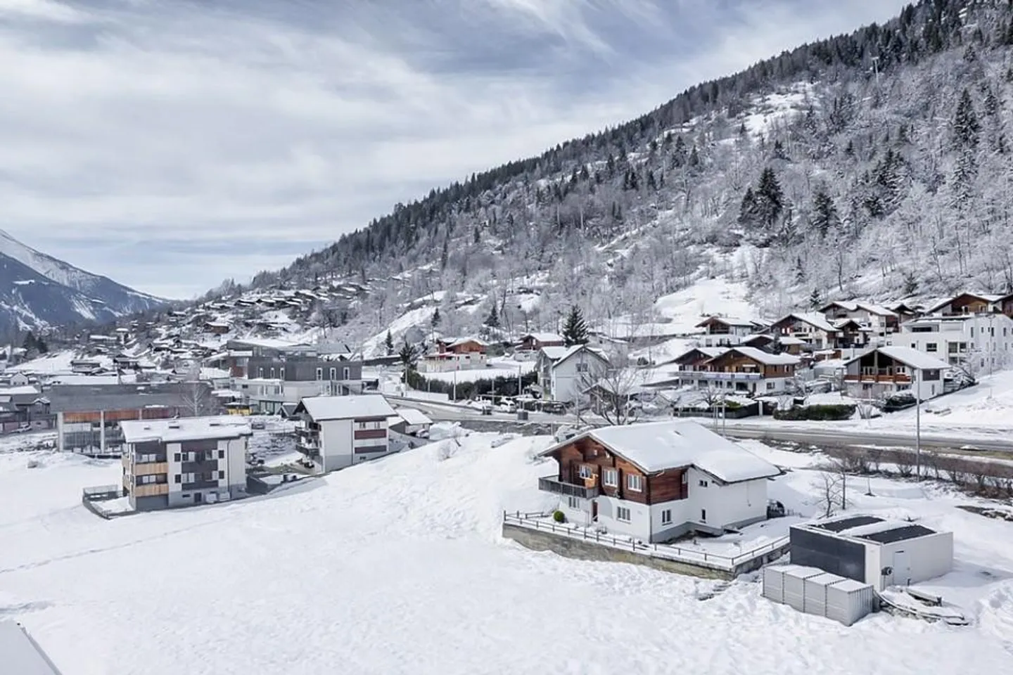 Chalet in Fiesch mit zwei Einheiten - Foto 2 von 13