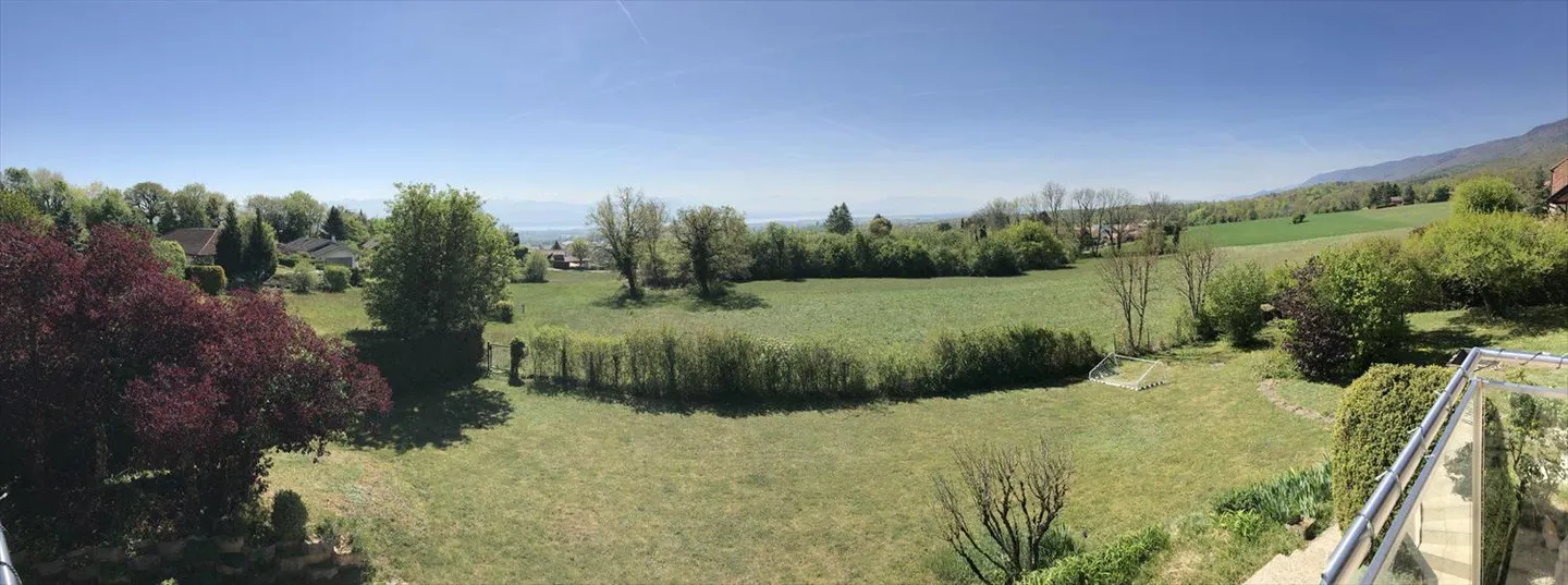 Einzelvilla mit 5 Zimmern und schönem Seeblick und großem Garten - Foto 2 von 13