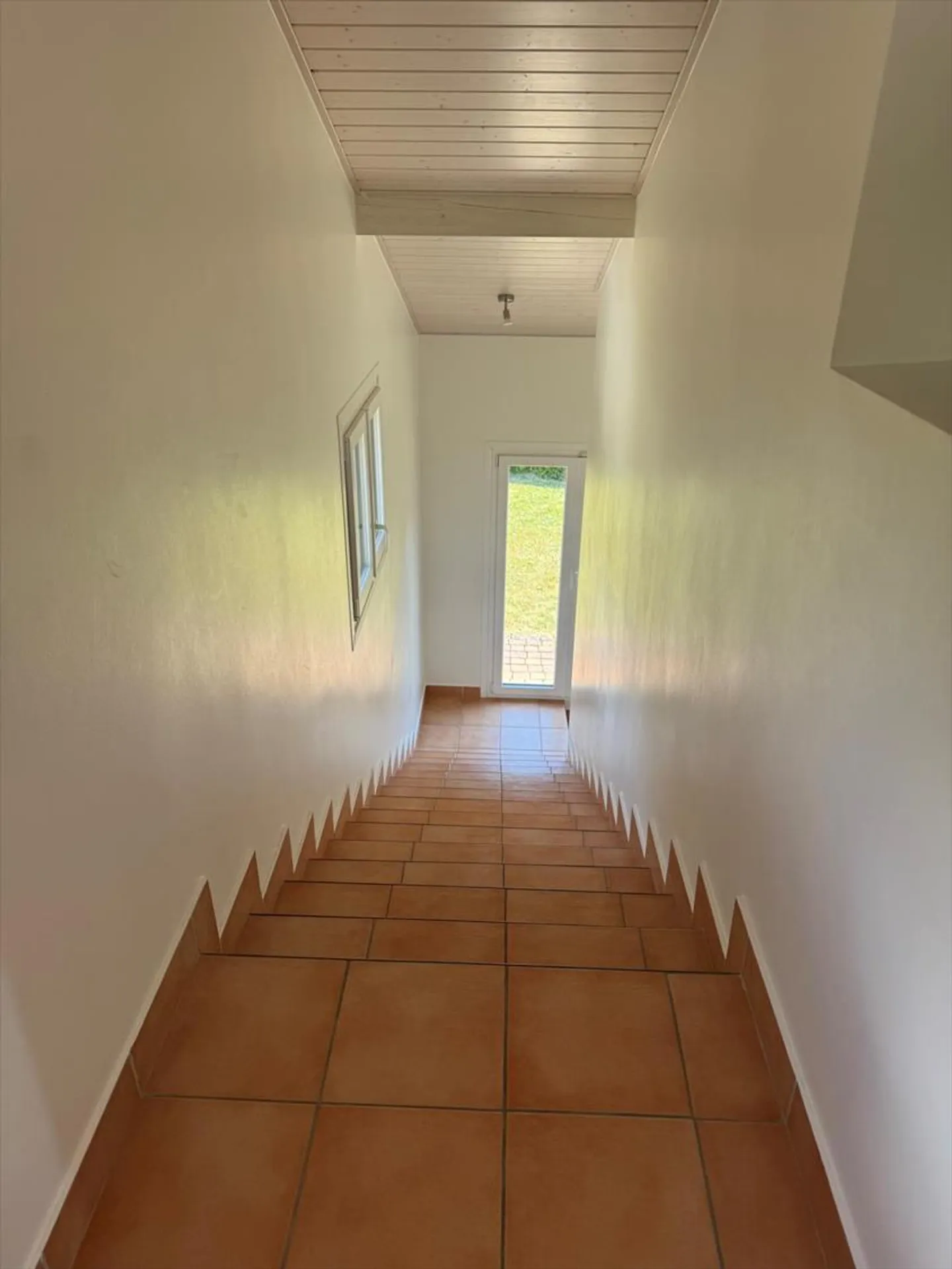 Einzelvilla mit 5 Zimmern und schönem Seeblick und großem Garten - Foto 8 von 13