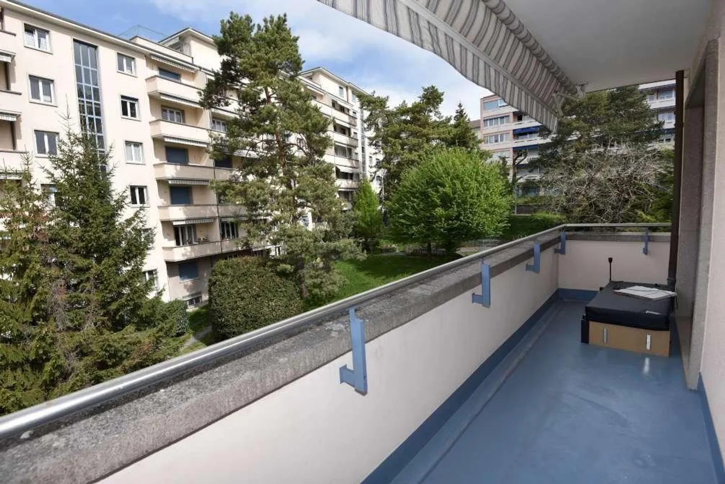 Proche Source, joli appartement de 3.5 pièces avec grand balcon - Foto 1 di 10