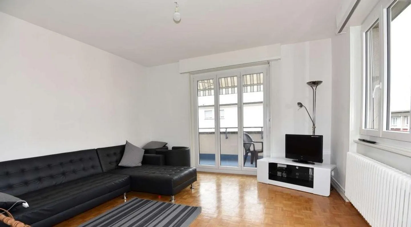 Proche Source, joli appartement de 3.5 pièces avec grand balcon - Foto 2 di 10