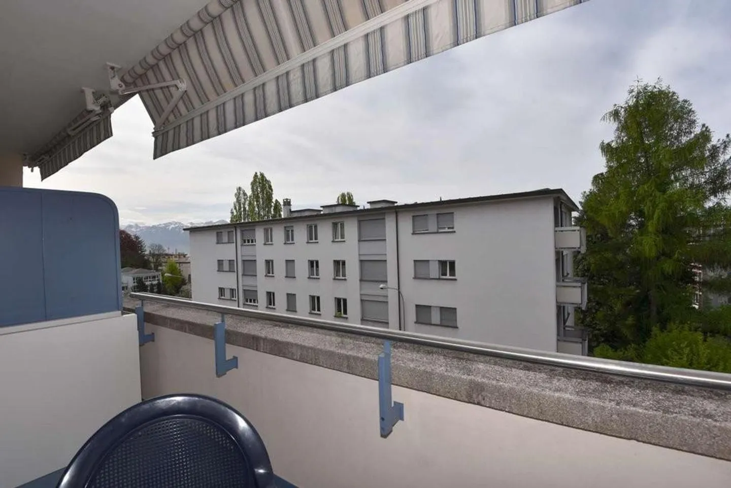Proche Source, joli appartement de 3.5 pièces avec grand balcon - Foto 6 di 10