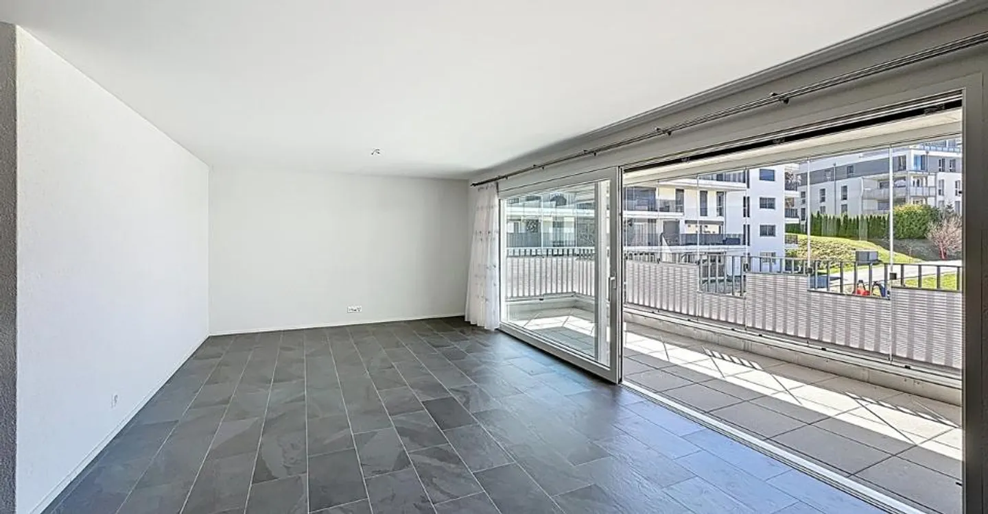 4.5-room attic apartment with large balcony/terrace - Photo 3 of 12