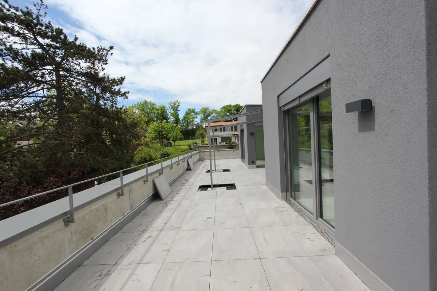 Modern Penthouse Apartment Above the Rooftops of Oberwil - Photo 6 of 7