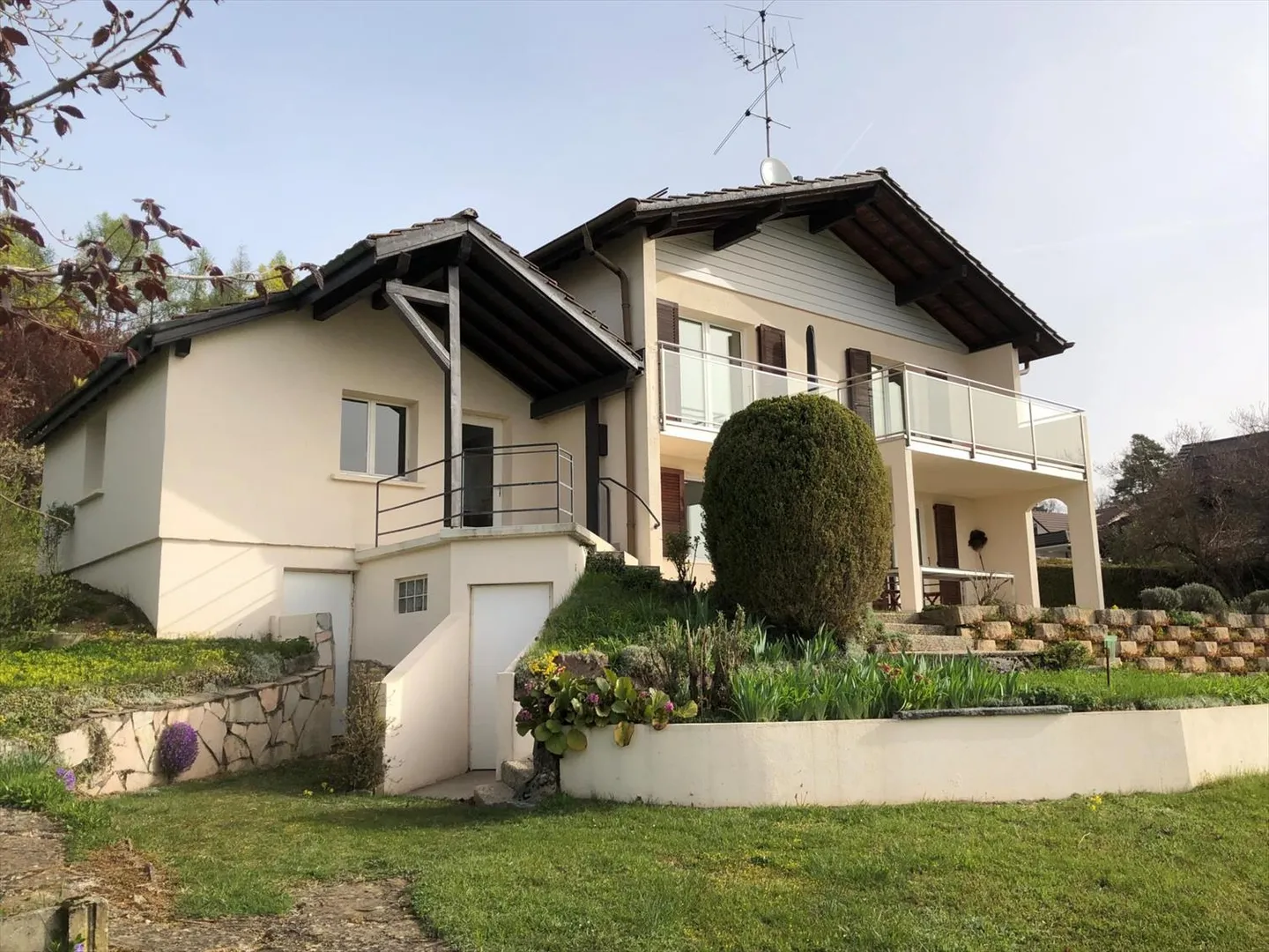 Einzelvilla mit 5 Zimmern und schönem Seeblick und großem Garten - Foto 1 von 13