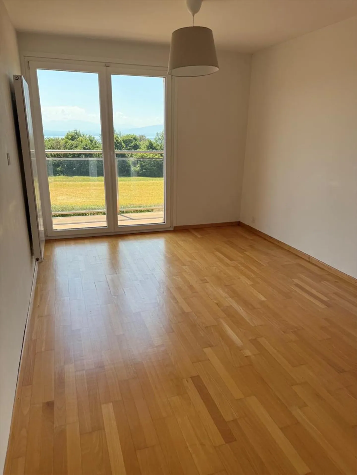 Einzelvilla mit 5 Zimmern und schönem Seeblick und großem Garten - Foto 9 von 13