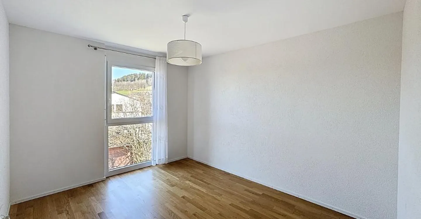 4.5-room attic apartment with large balcony/terrace - Photo 7 of 12