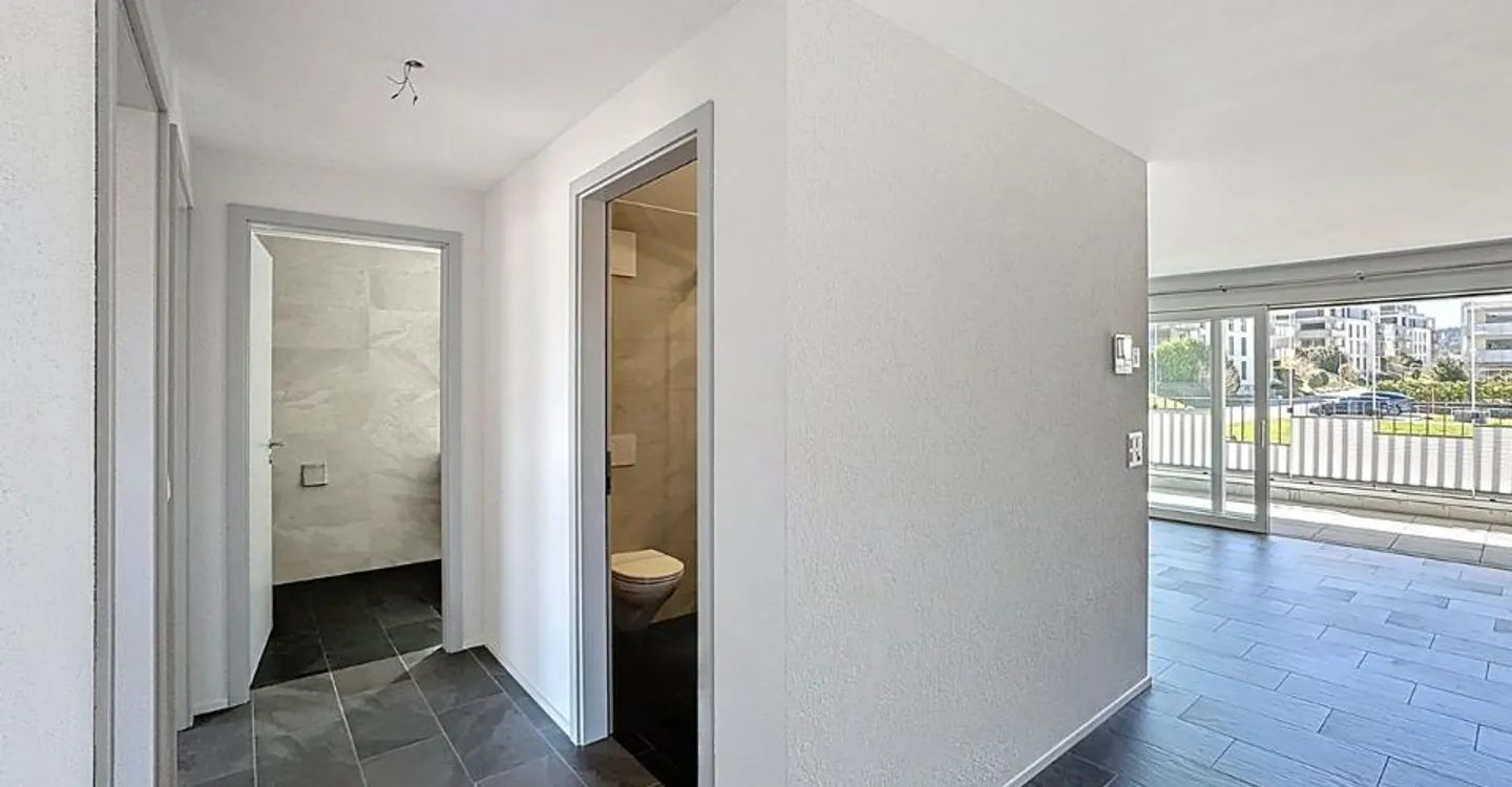 4.5-room attic apartment with large balcony/terrace - Photo 8 of 12