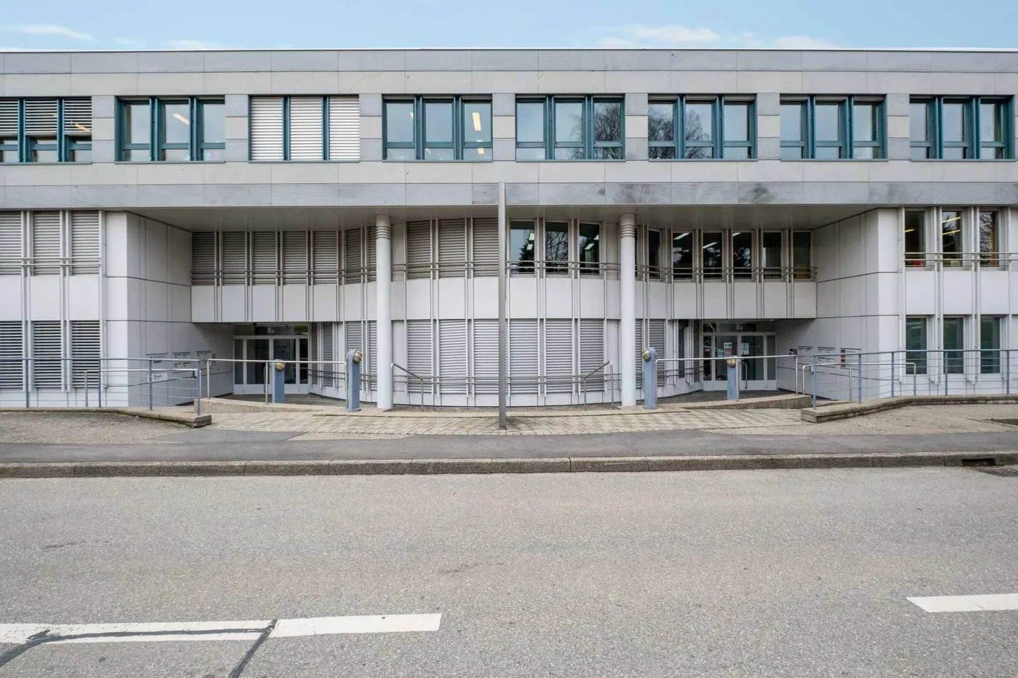 73 m2 Büros - hell in der Nähe des Flughafens und des Platzes der Nationen - Foto 1 von 7