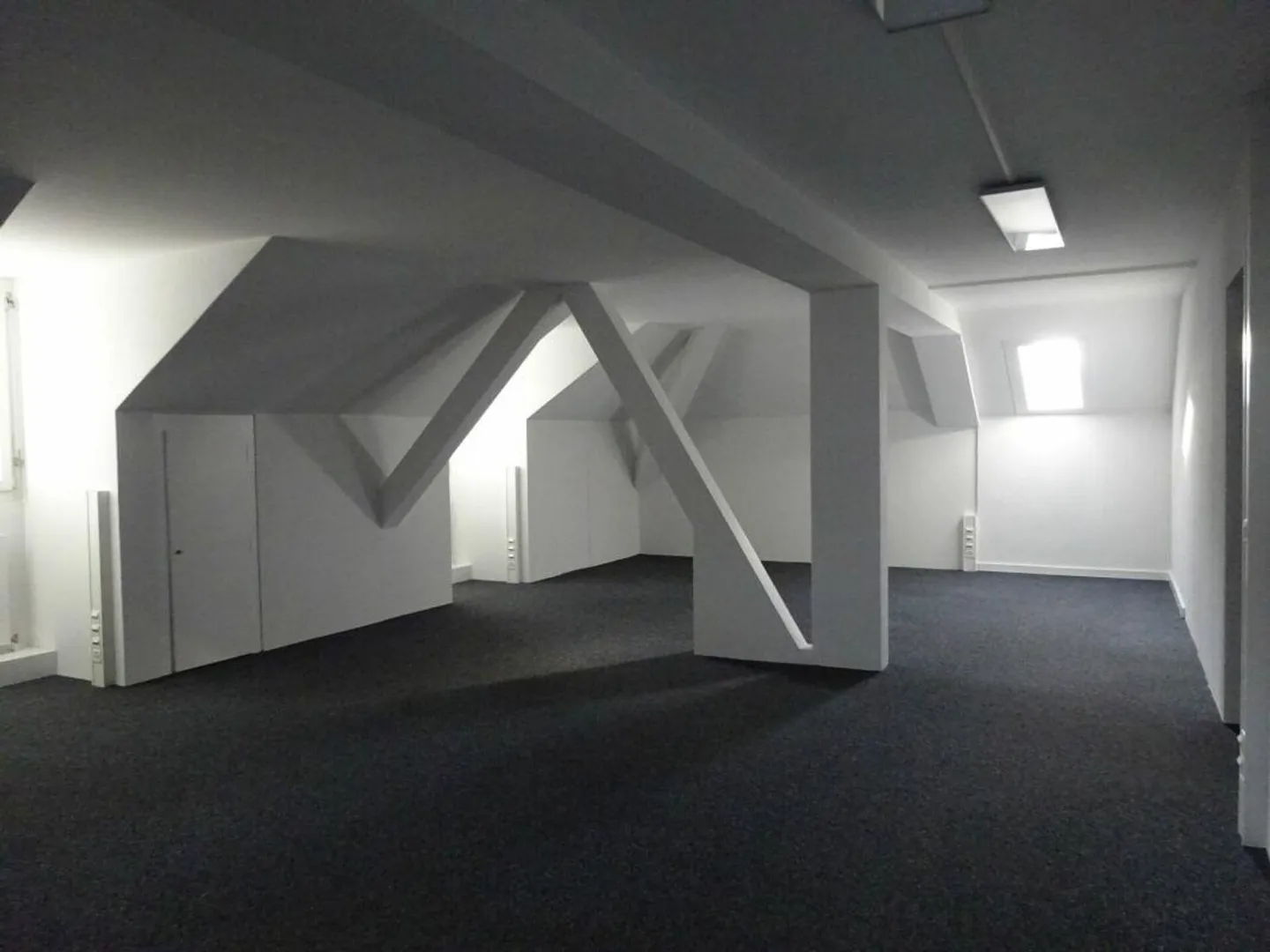 Ufficio centrale cerca nuovi inquilini - Foto 6 di 10