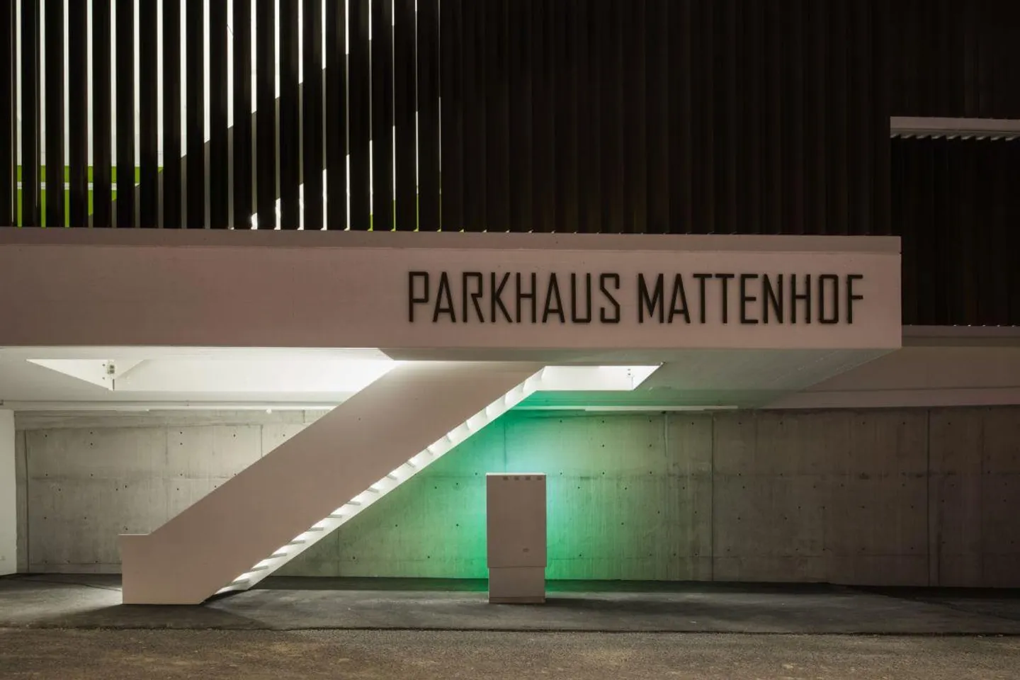 Spazio commerciale al piano terra presso la stazione ferroviaria di Mattenhof e il parcheggio - Foto 6 di 13