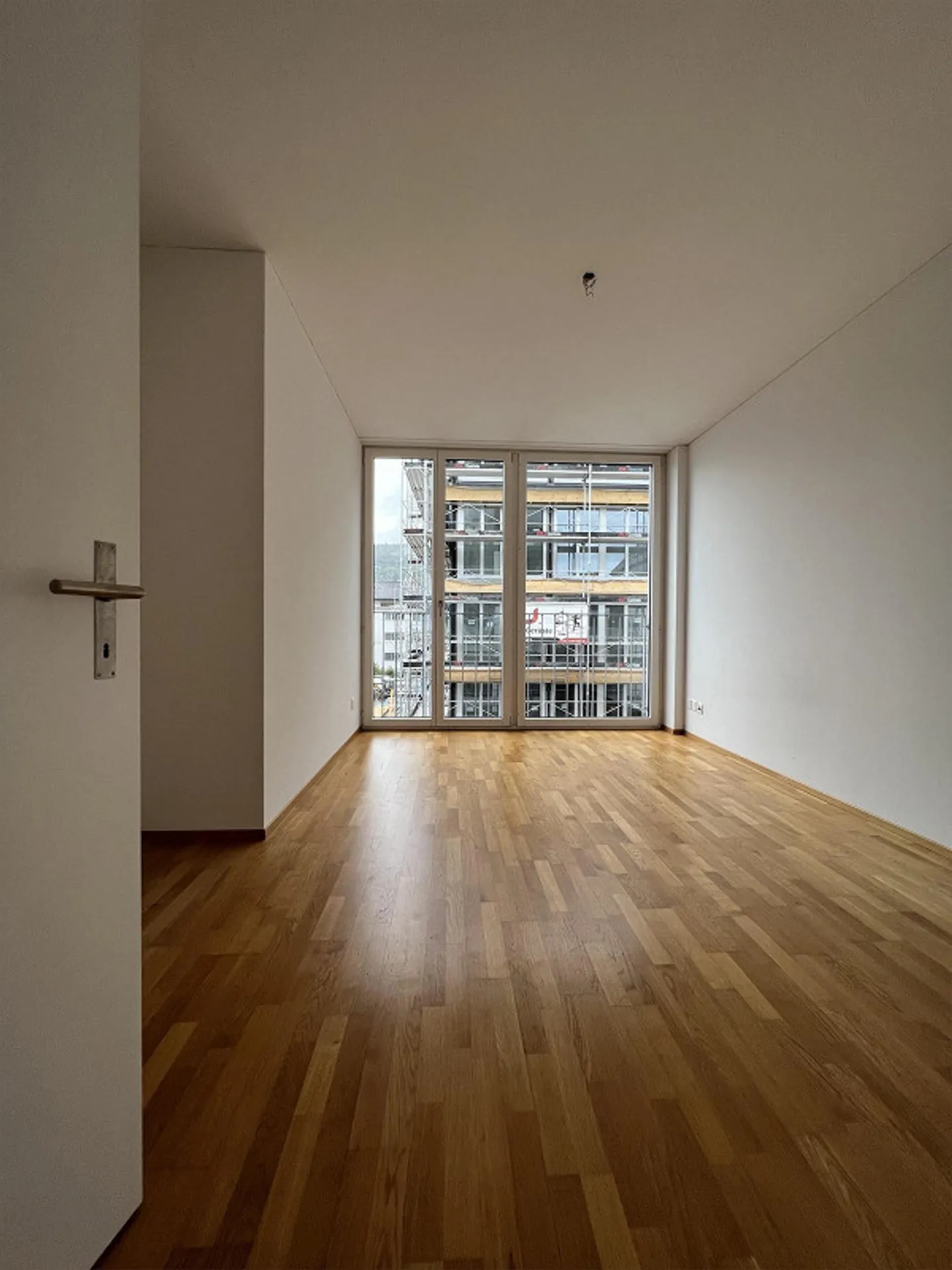 Quiet living in a central location - Photo 4 of 8