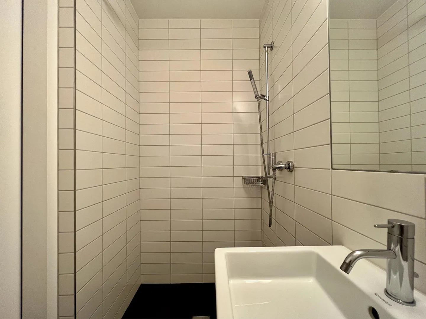 Quiet living in a central location - Photo 6 of 8