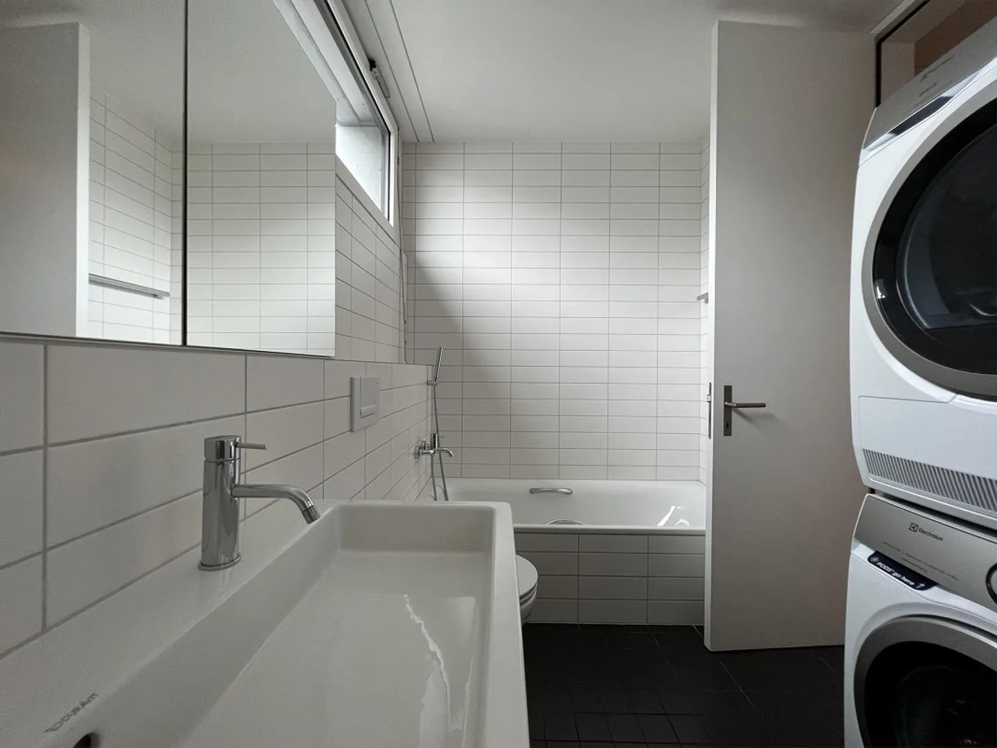 Quiet living in a central location - Photo 7 of 8