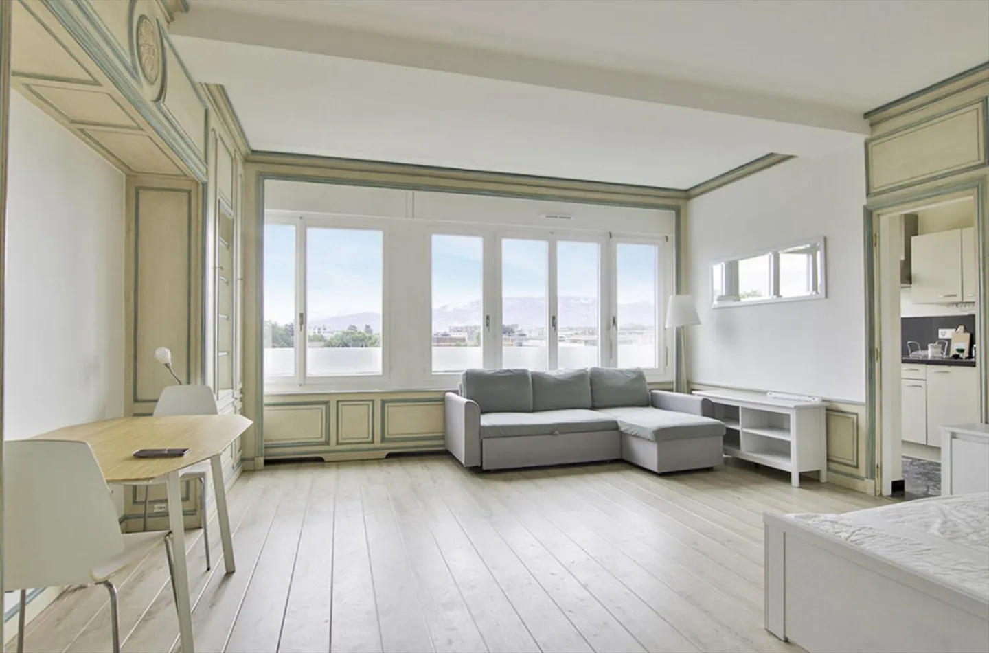 Pretty 2-room apartment with magnificent view - Photo 1 of 5