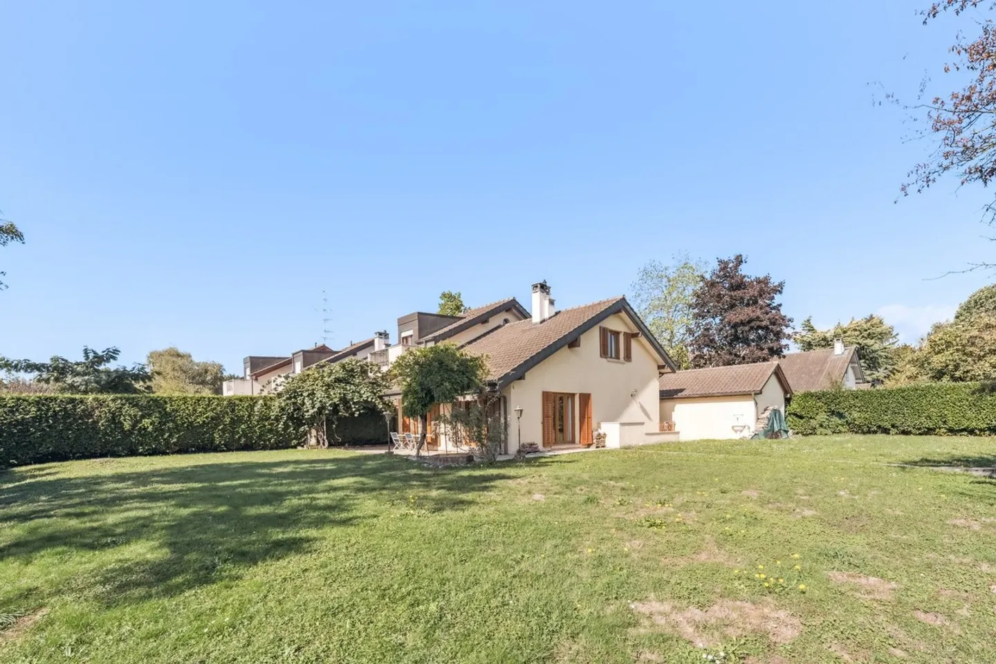 Fascino, spazio e potenziale Scopri la tua casa a Genthod! - Foto 3 di 13