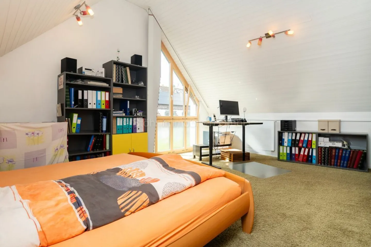 Maison individuelle spacieuse de 6,5 pièces avec un bel environnement - Photo 14 sur 24